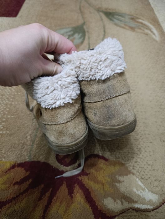 Безкоштовно утеплені ботинки 33р