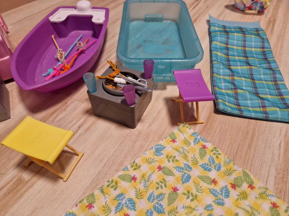 Barbie camper + lalki gratis