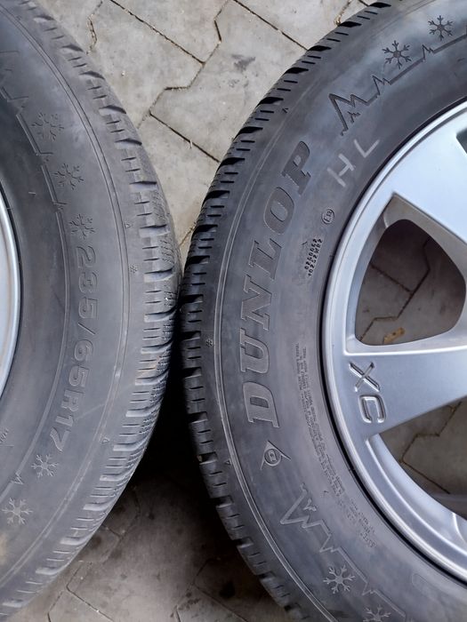 Opony zimowe 235/65r 17 Dunlop