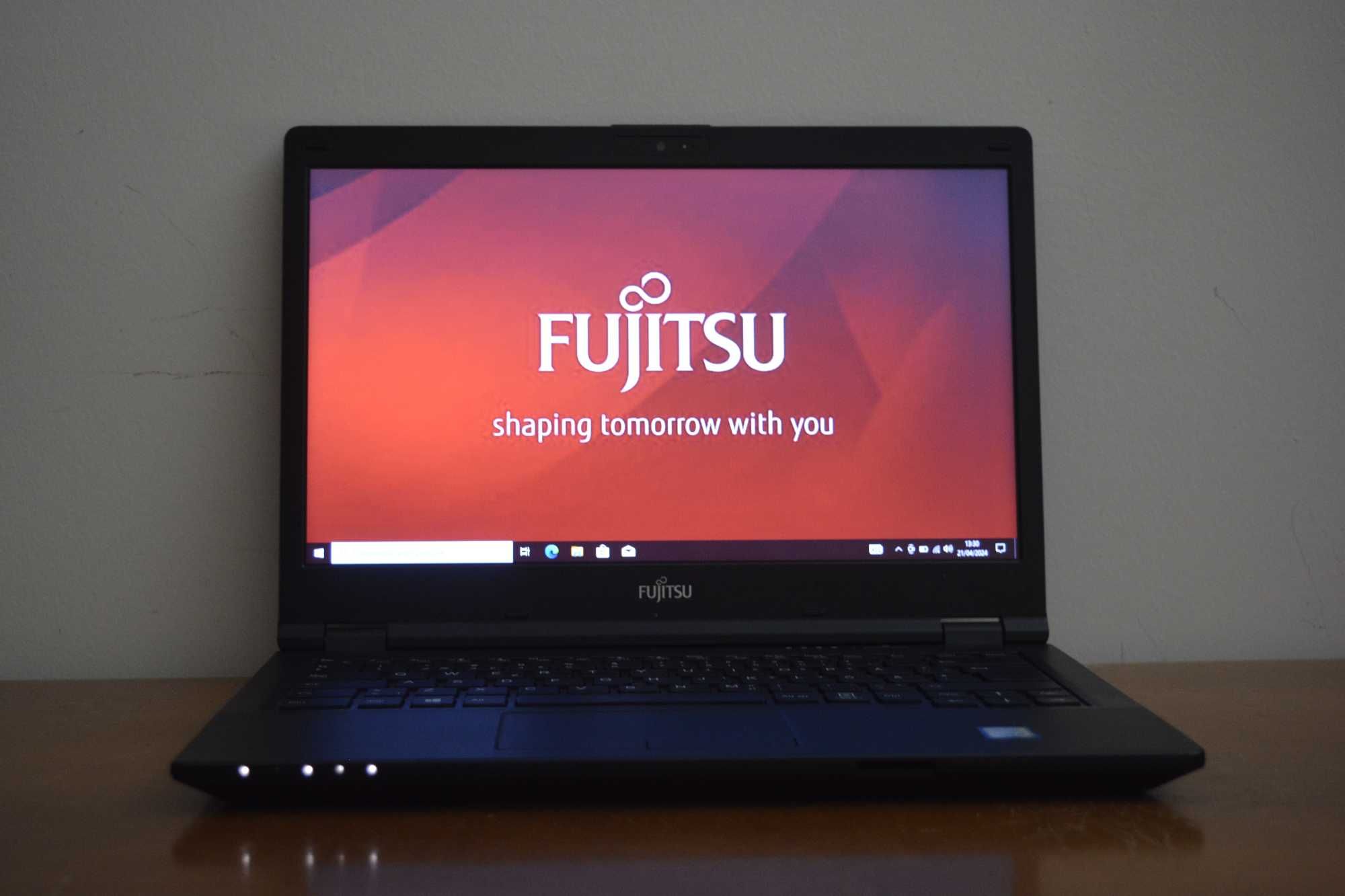 Portátil Fujitsu Lifebook E548 - i3-7130U | 8GB | 256GB