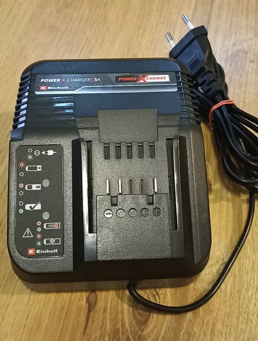 Zestaw Einhell. Akumulator 2,5 Ah, 18V  + ładowarka
