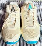 Buty sportowe Nike kolor beżowy
