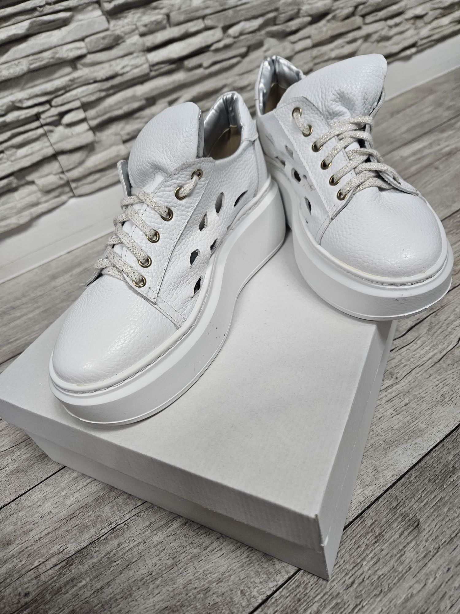 Przepiękne NOWE sneakersy ze skóry naturalnej wiosenne na wysokiej pod