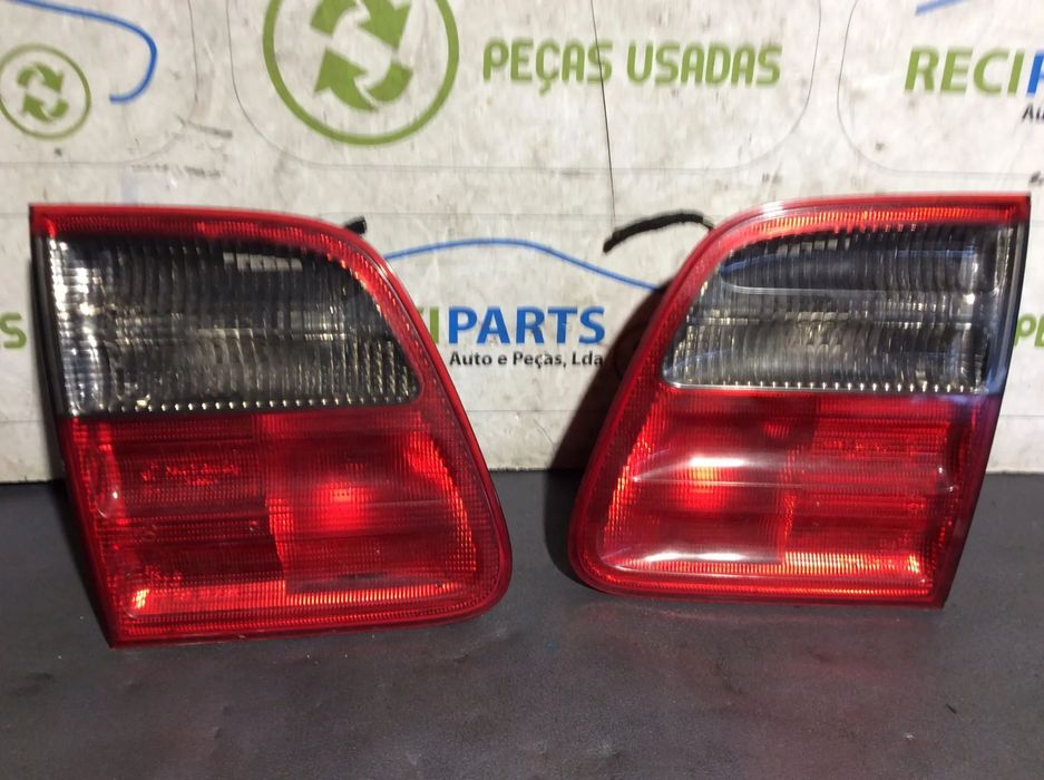 Farolim da Tampa da Mala Mercedes E 320 CDi 197cv W210 ano 1996 a 2003
