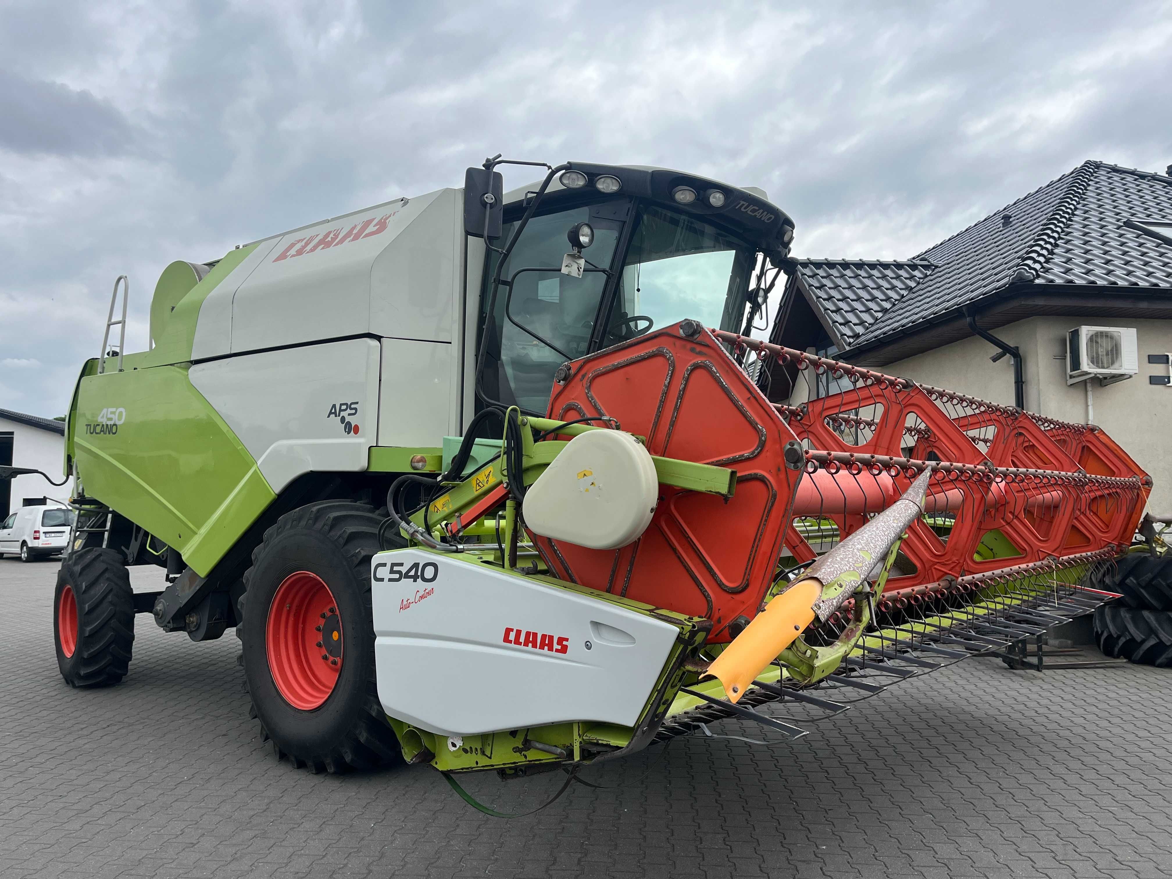 Claas Tucano 450