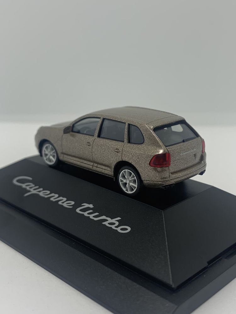 Porsche Cayenne Turbo da Herpa escala 1/87