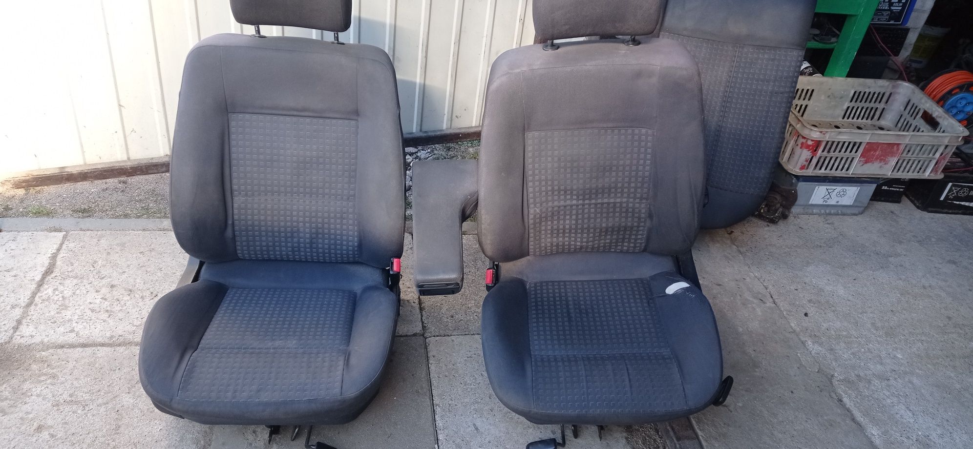 Audi A6 C4 fotele podłokietnik skrzynia pompa silnik błotnik licznik