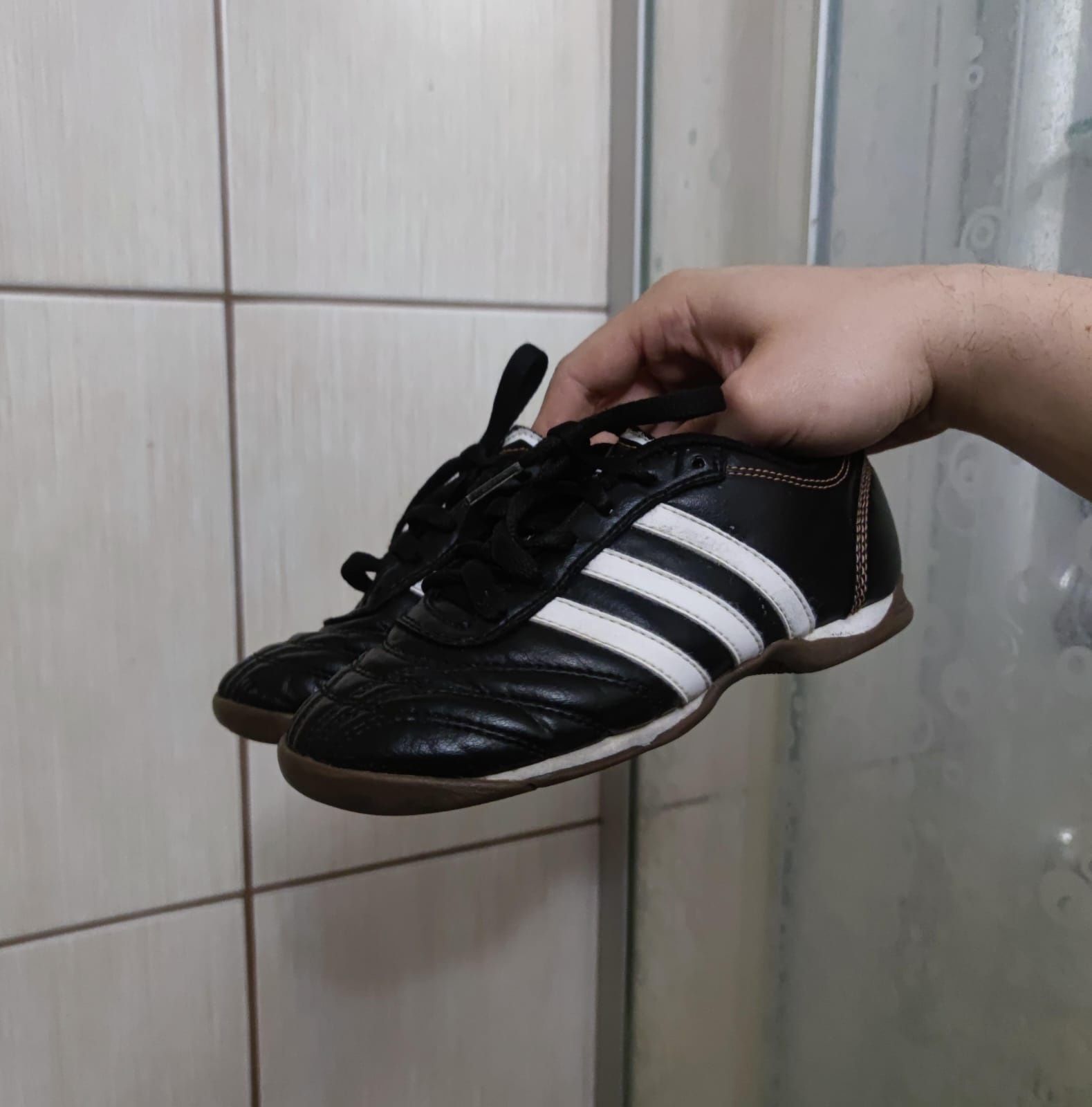 buty sportowe 32 piłkarskie dziecięce halówki Adidas tiempo ciemne cza