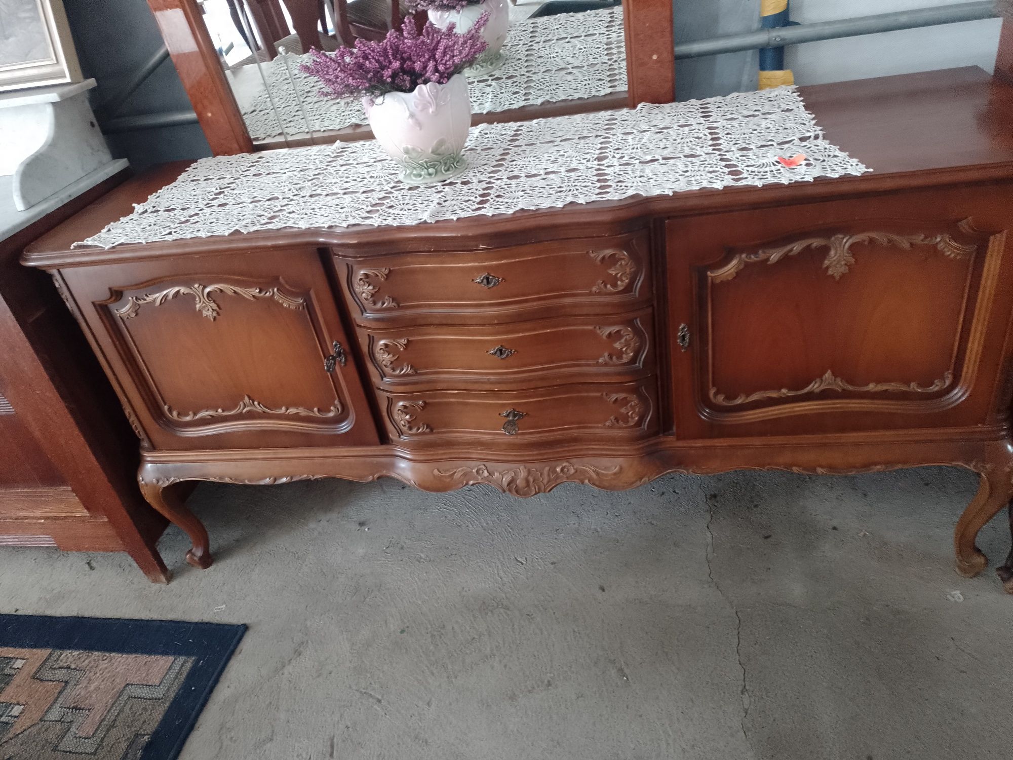 Komoda w stylu Ludwik