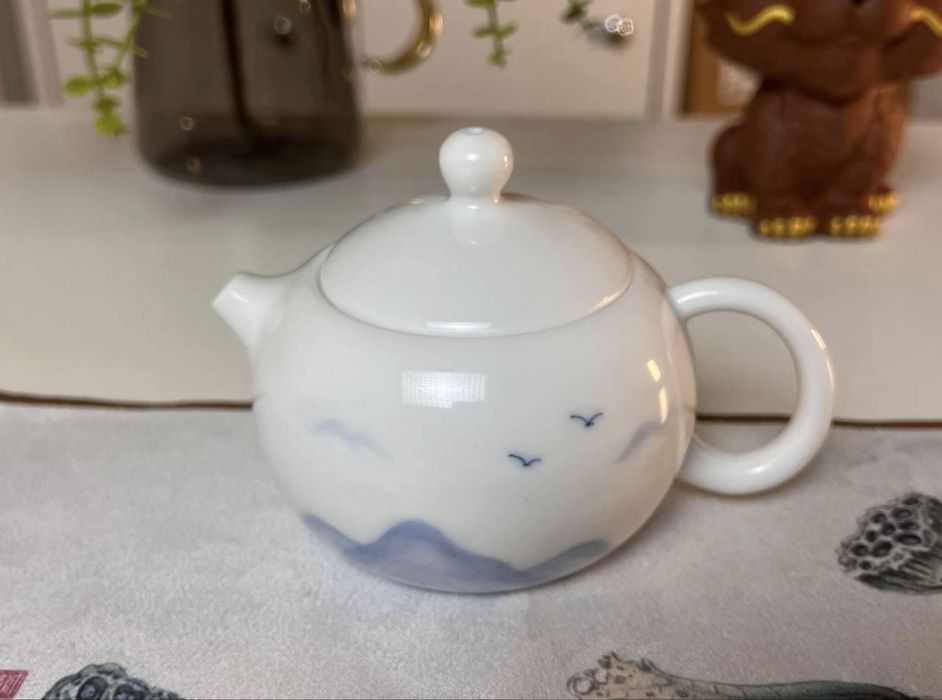 Чайник з натурального білого Фарфору Ручна робота 200 мл