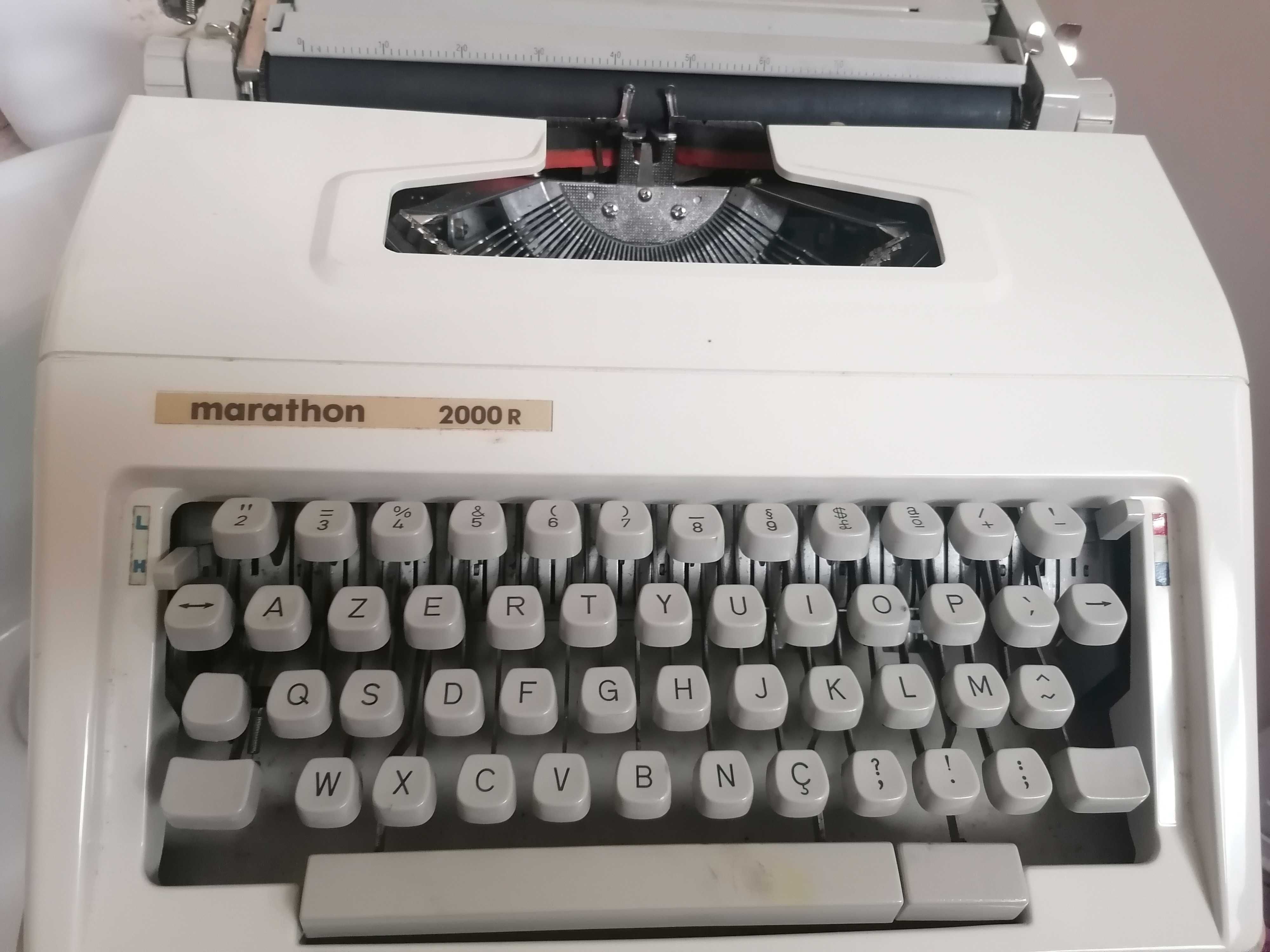 Máquina de escrever antiga