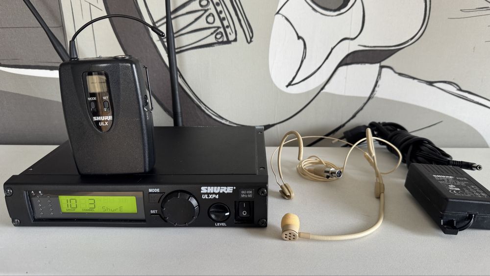 Shure ULXP з бодіпаком та головною гарнітурою, Shure ULX4, ULX1