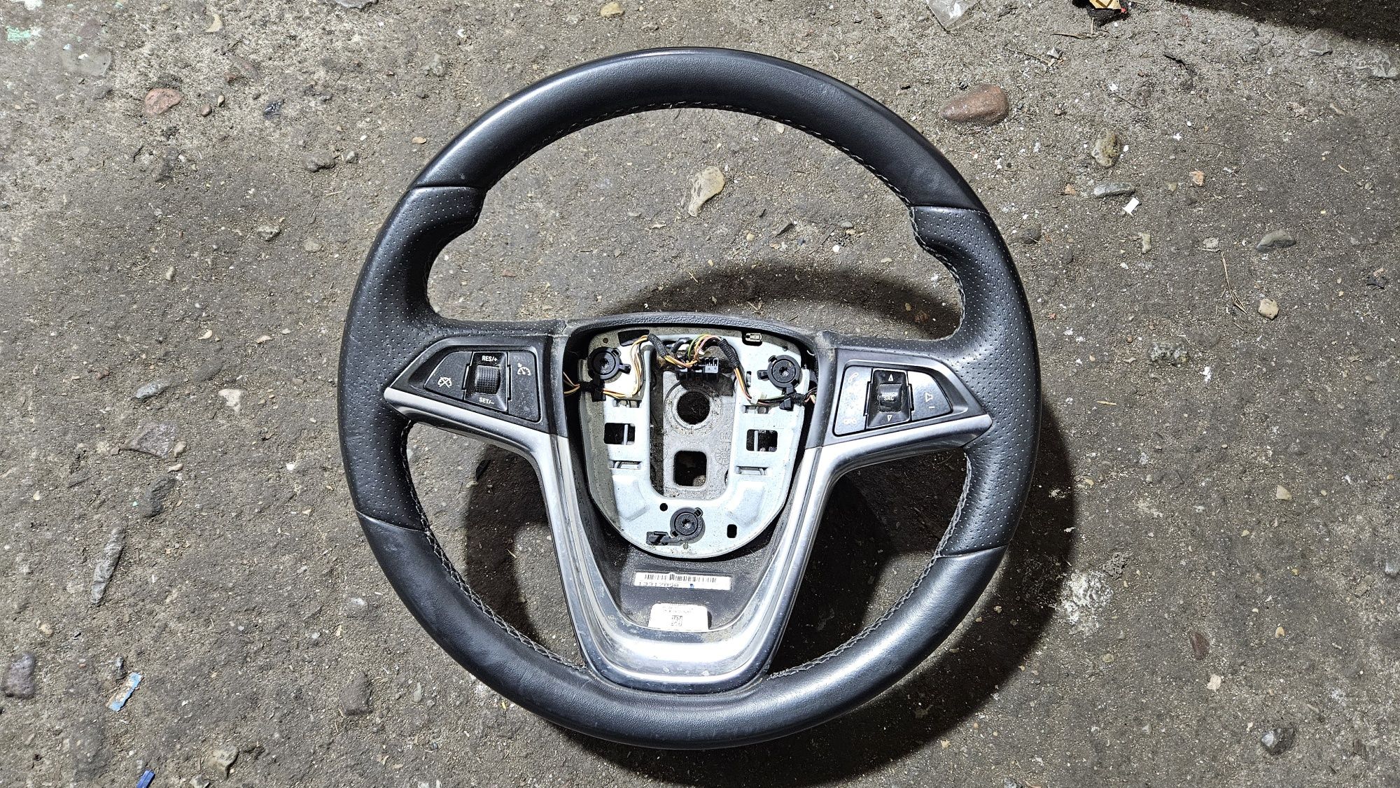 Kierownica opel astra j IV 4 zafira c bez podgrzewania skórzana skóra