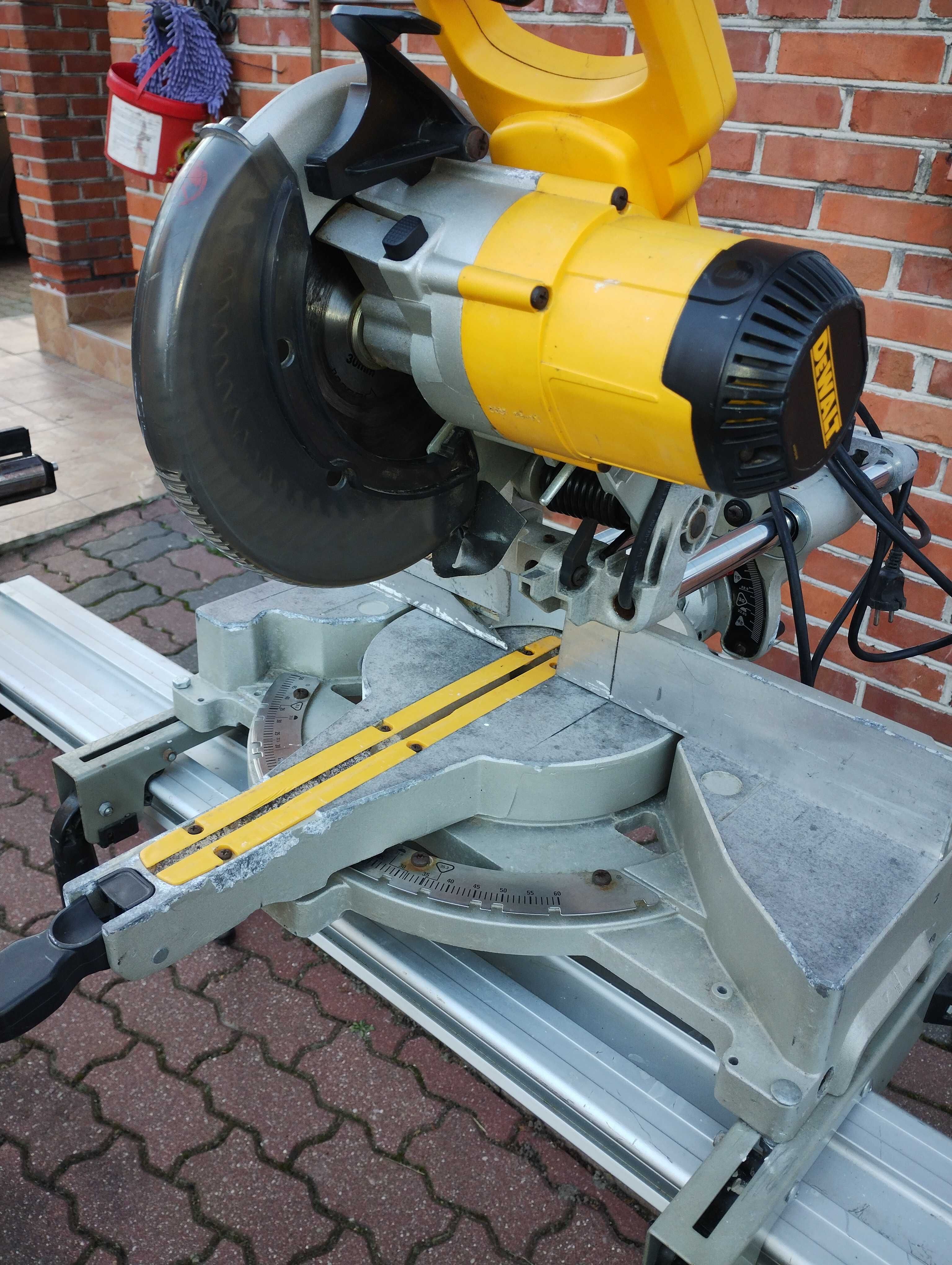 Pilarka ukosowa Dewalt DW 712 QS ze stolem kpl