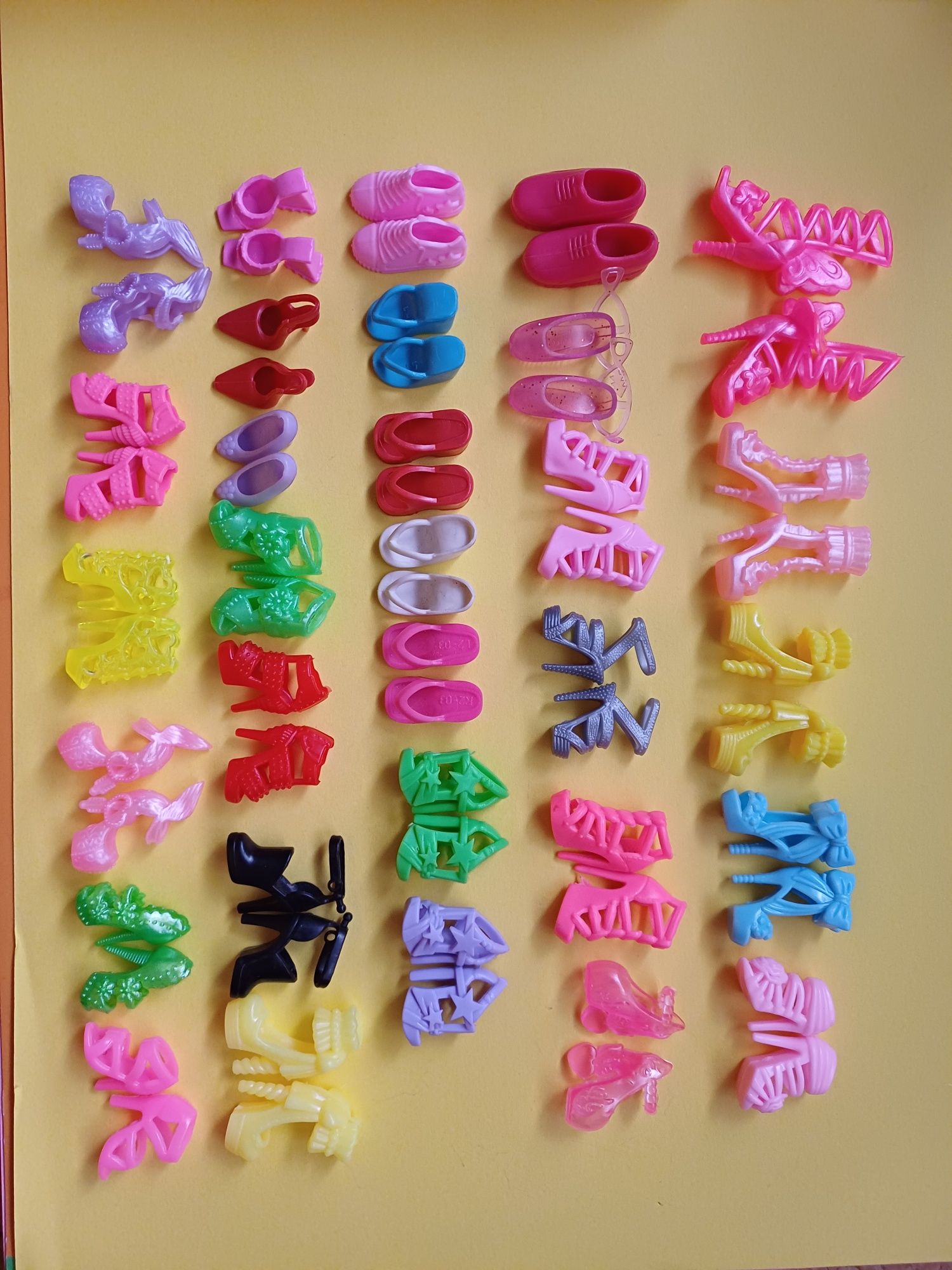 Sapatos para bonecas barbie. Novos. 1,25€ cada