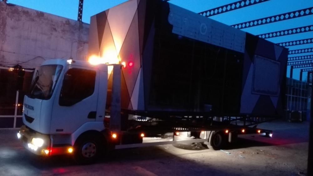 laweta pomoc drogowa transport domek przyczepa ciągnik widlak bus