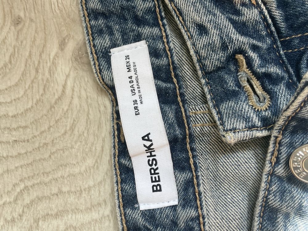 Джинси Bershka. Baggy . розмір 36.  деталі в особисті