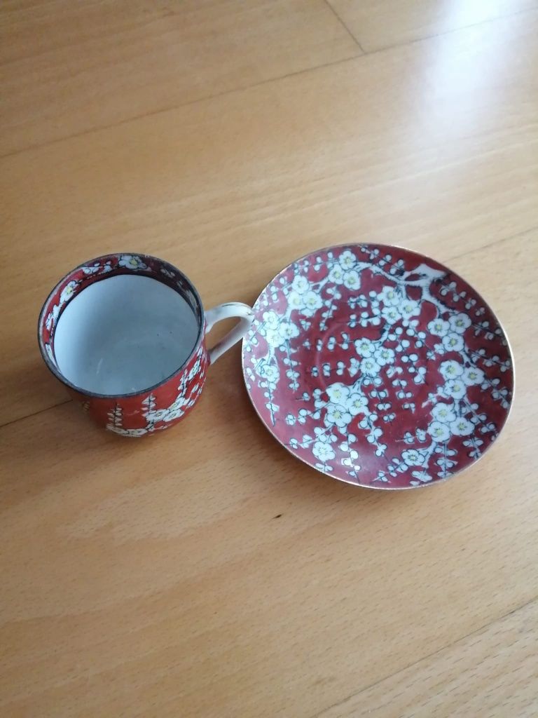 Chávena de porcelana antiga