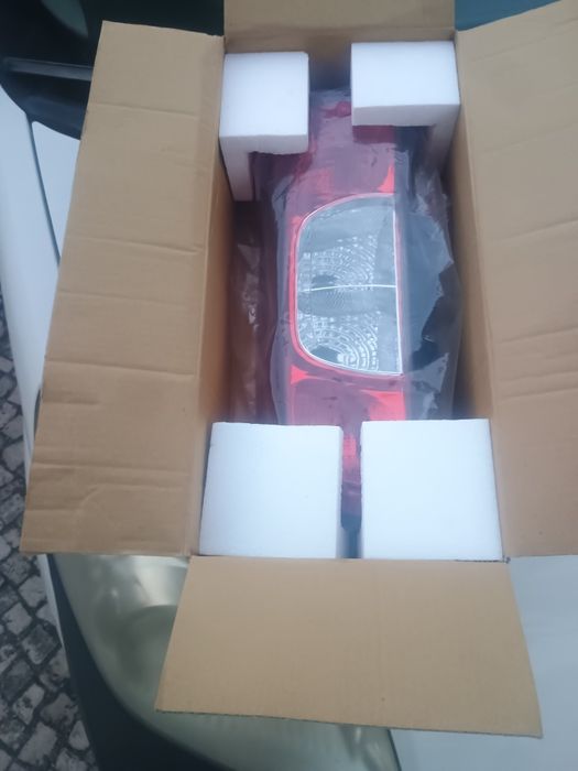 Farol Tras E PEUGEOT BIPPER  2014 nova