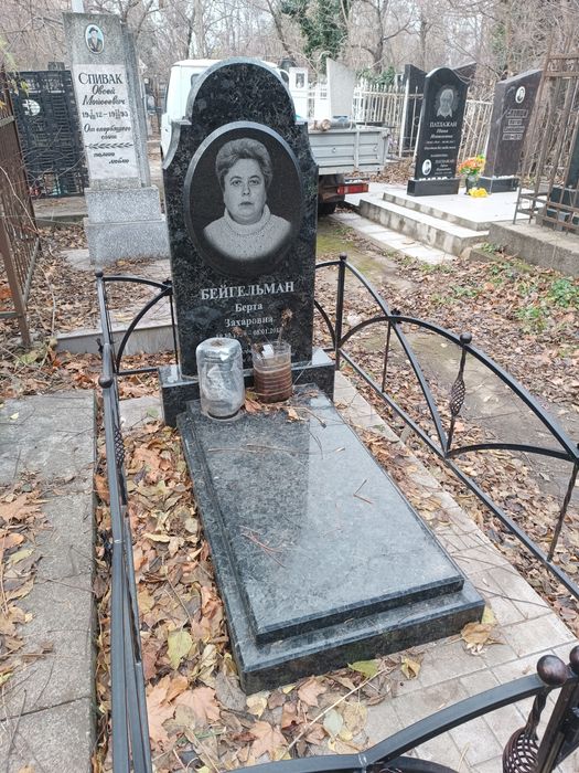 Изготовление памятников на Еврейском кладбище.