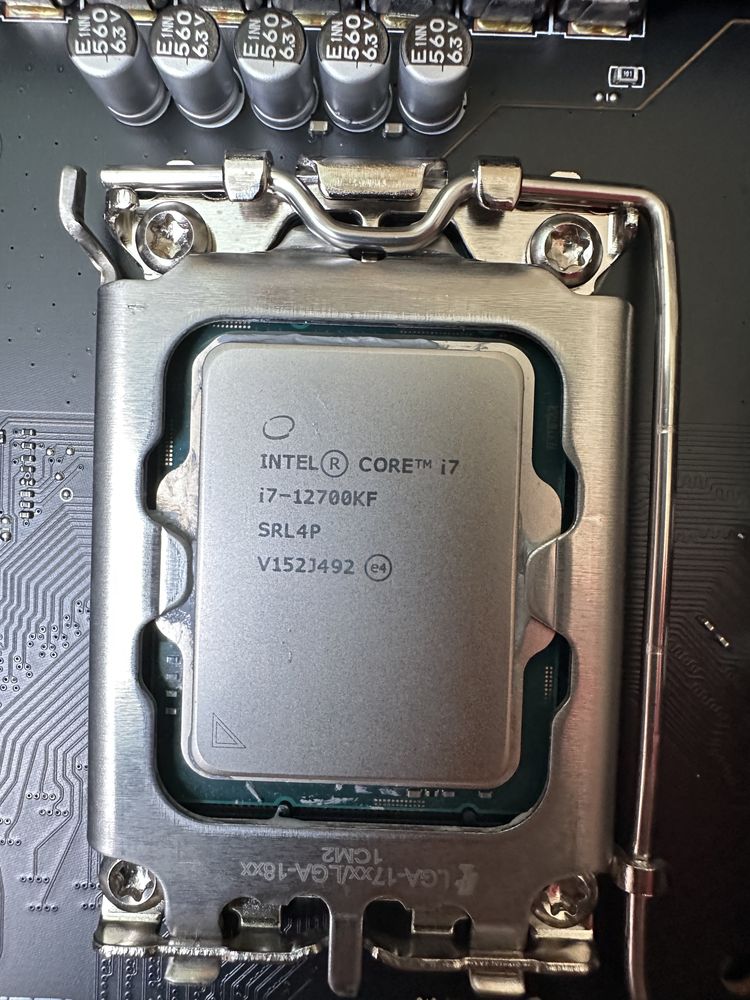 MSI MAG Z690 DDR4 + Intel I7 12700KF + 64GB RAM DDR4 3600mhz