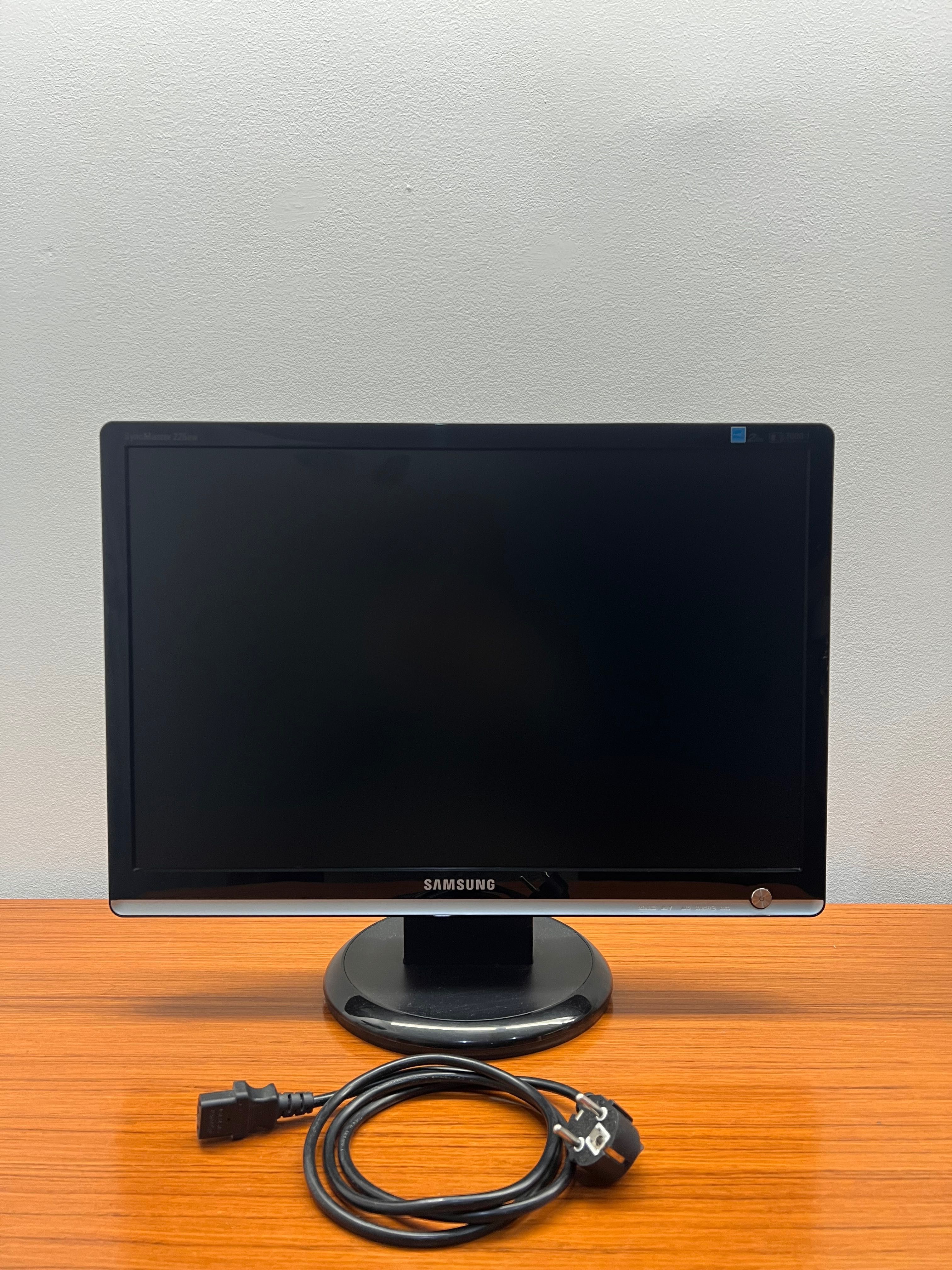 Monitor Samsung Syncmaster 226bw:  2ms  Dynamic Contrast 3000:1