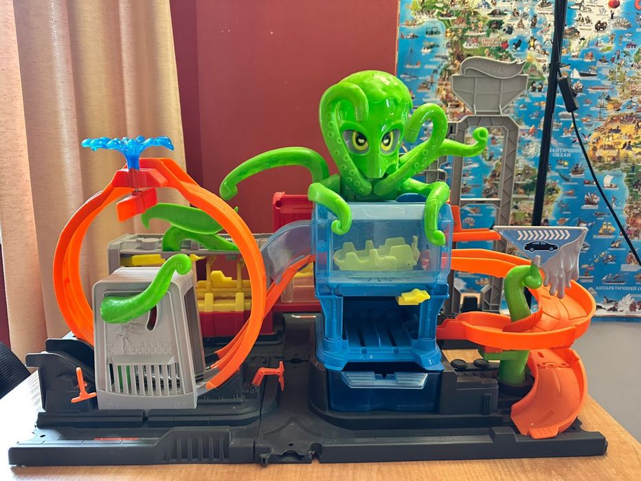 Hot Wheels City zestaw CR Megamyjnia Atak Ośmiornicy
