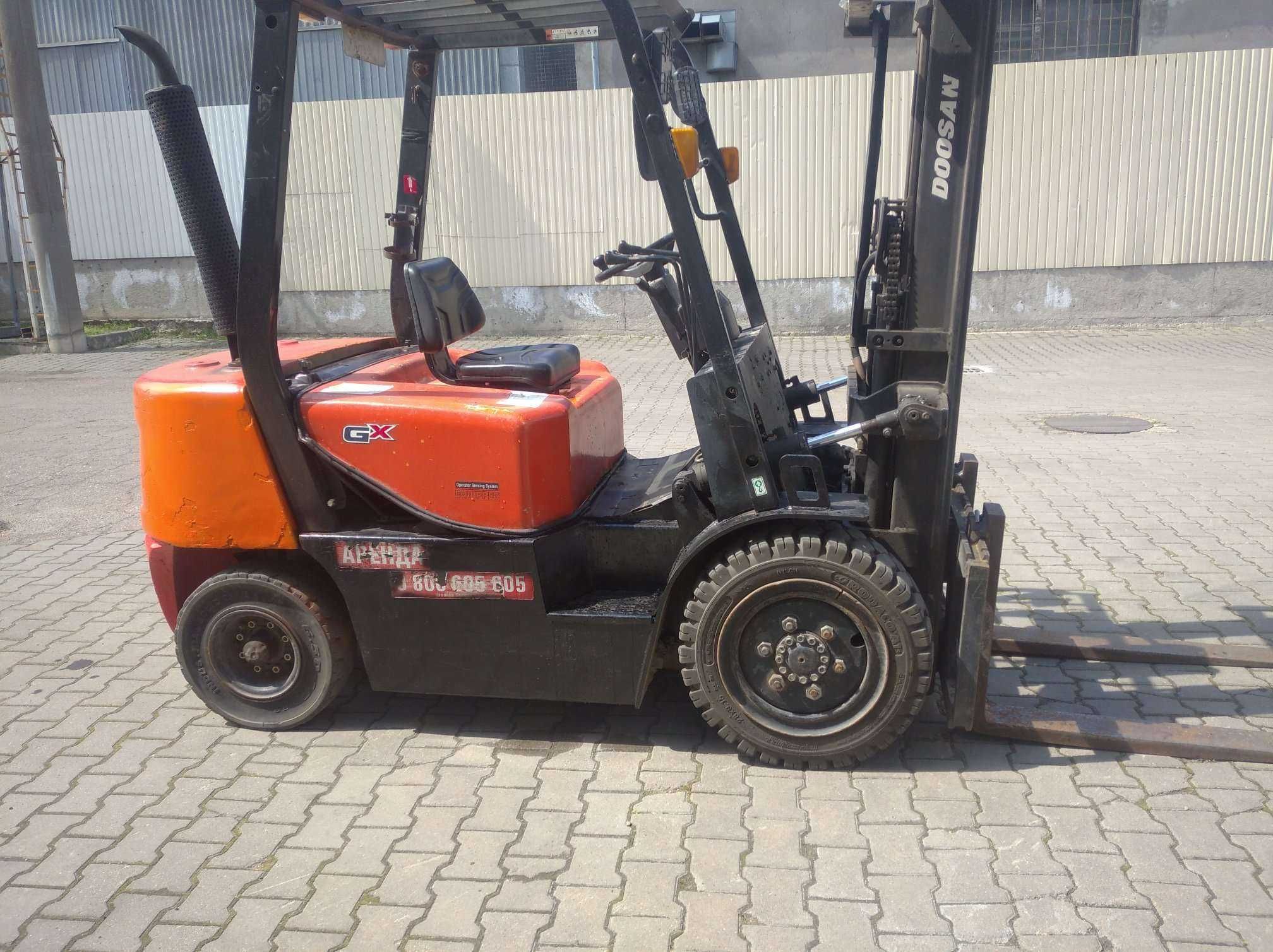Вилочный погрузчик б/у Doosan D30G дизельный