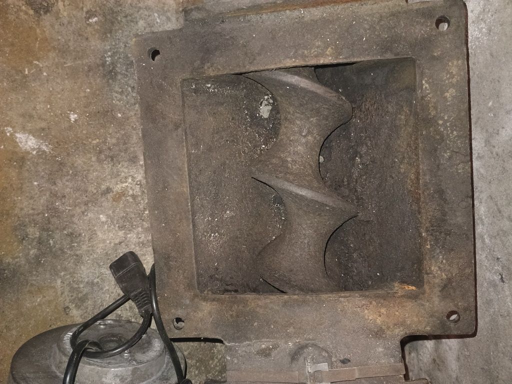 Kompletny podajnik retortowy do pieca ślimak motoreduktor dmuchawa