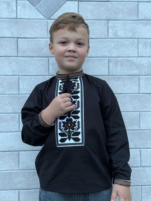 Дитяча вишиванка за борщівськими мотивати