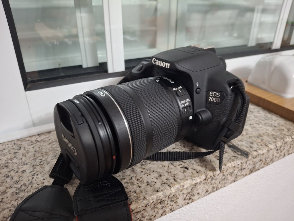 Canon 700D + Lente 18-135mm + Mochila
