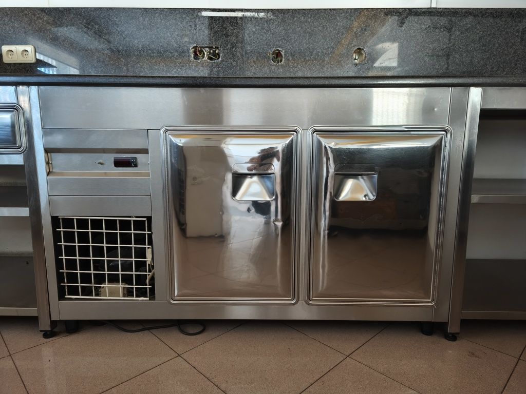 Retrobalcão refrigerado todo em inox
