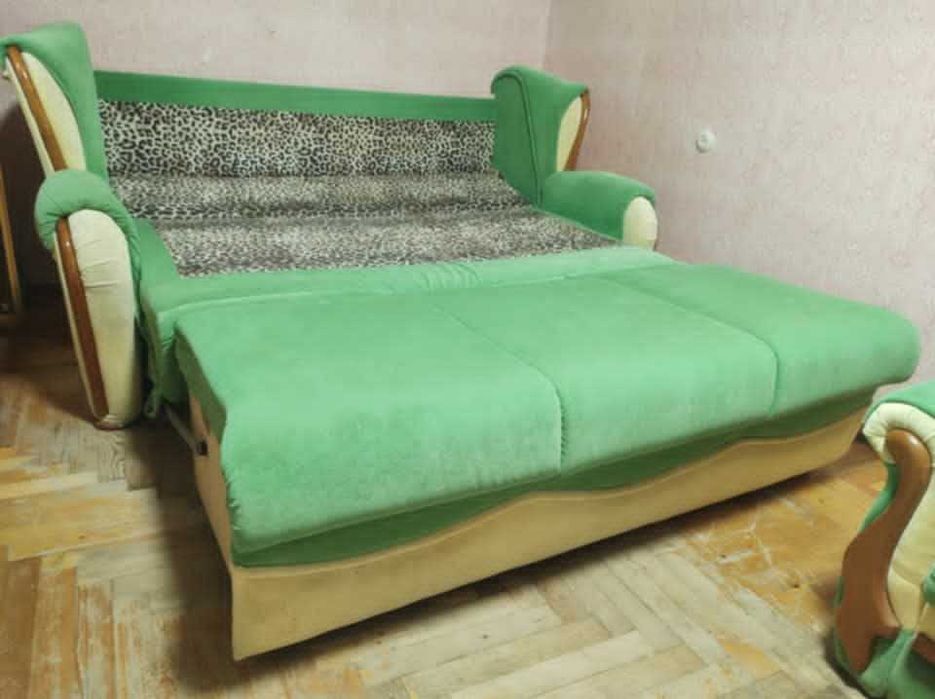 Шикарный Добротный Объёмный Надёжный Диван сБольшим спальным местом