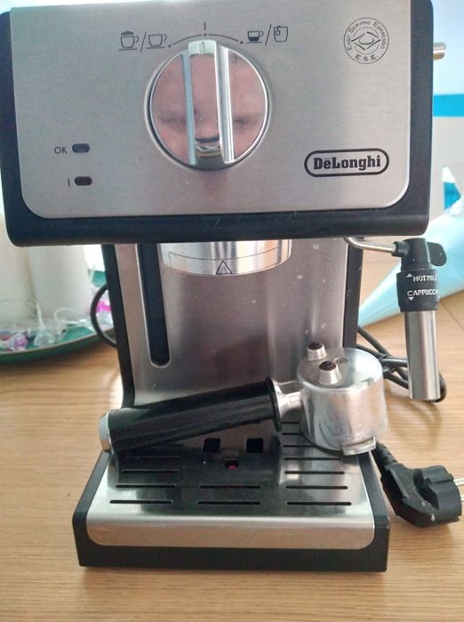 Ekspres do kawy DeLonghi - kolbowy