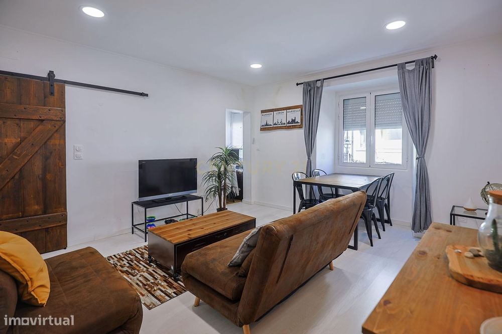 T1 Renovado Rua Capitão Leitão Almada - Arrendamento