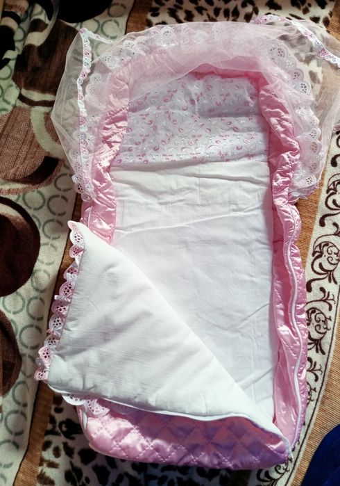 Конверт для новонародженої дівчинки для виписки з пологового будинку