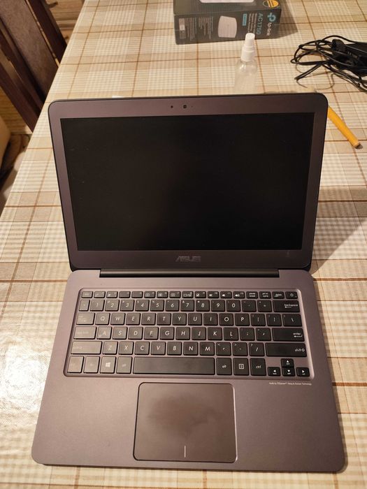 Asus Zenbook UX305CA SSD 256GB 8GB FHD uszkodzona klawiatura