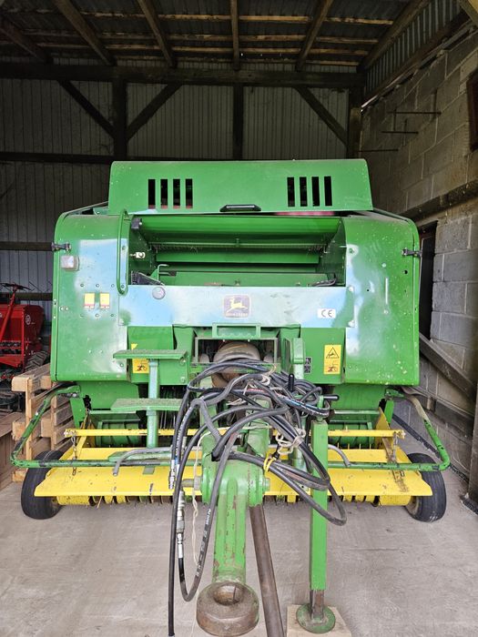 Prasa John Deere 575