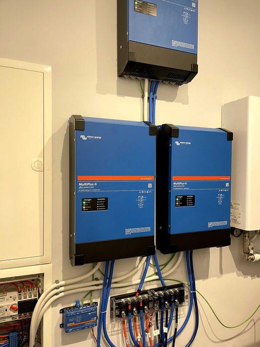 Victron Energy Quattro MultiPlus MPPT Монтаж інверторів, проектування