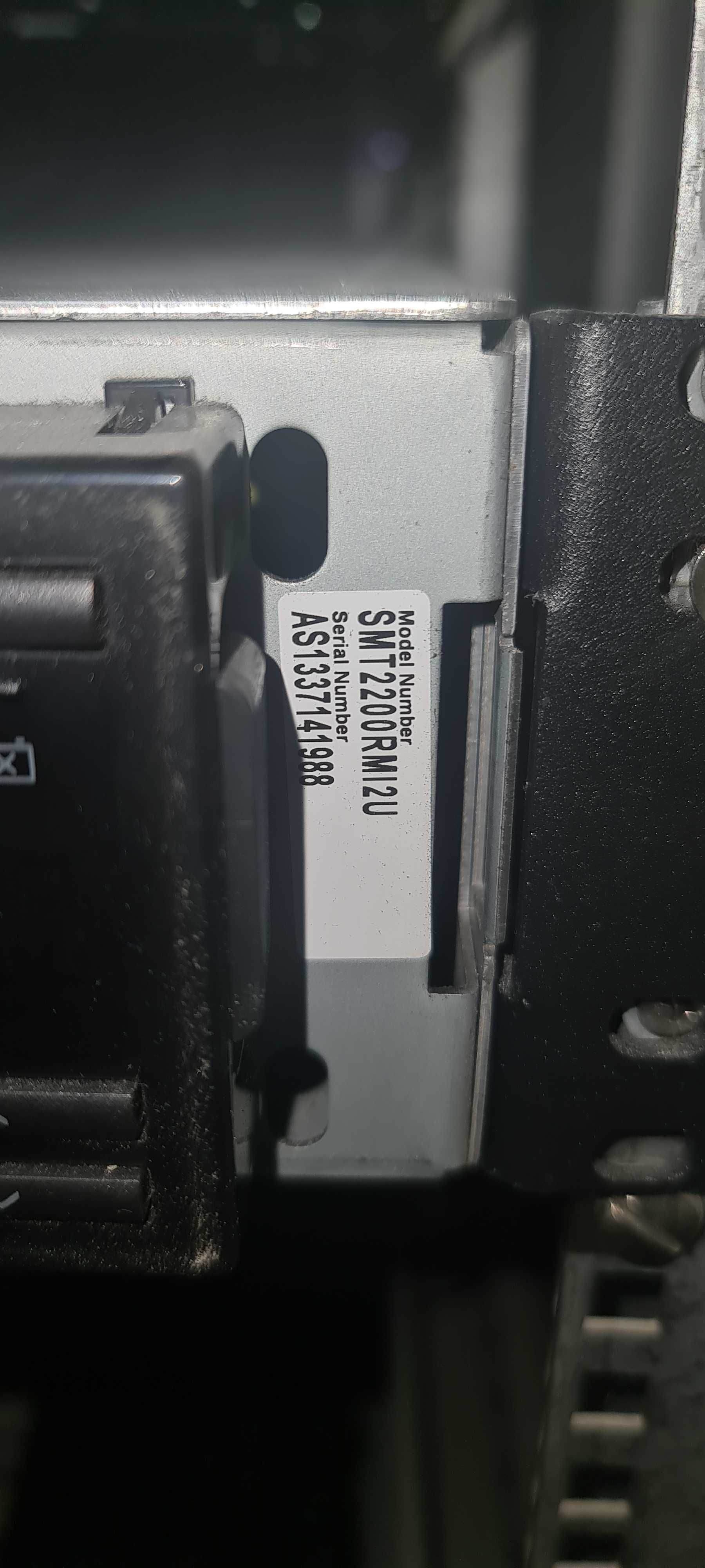 ups APC SMT2200RMI2U rack