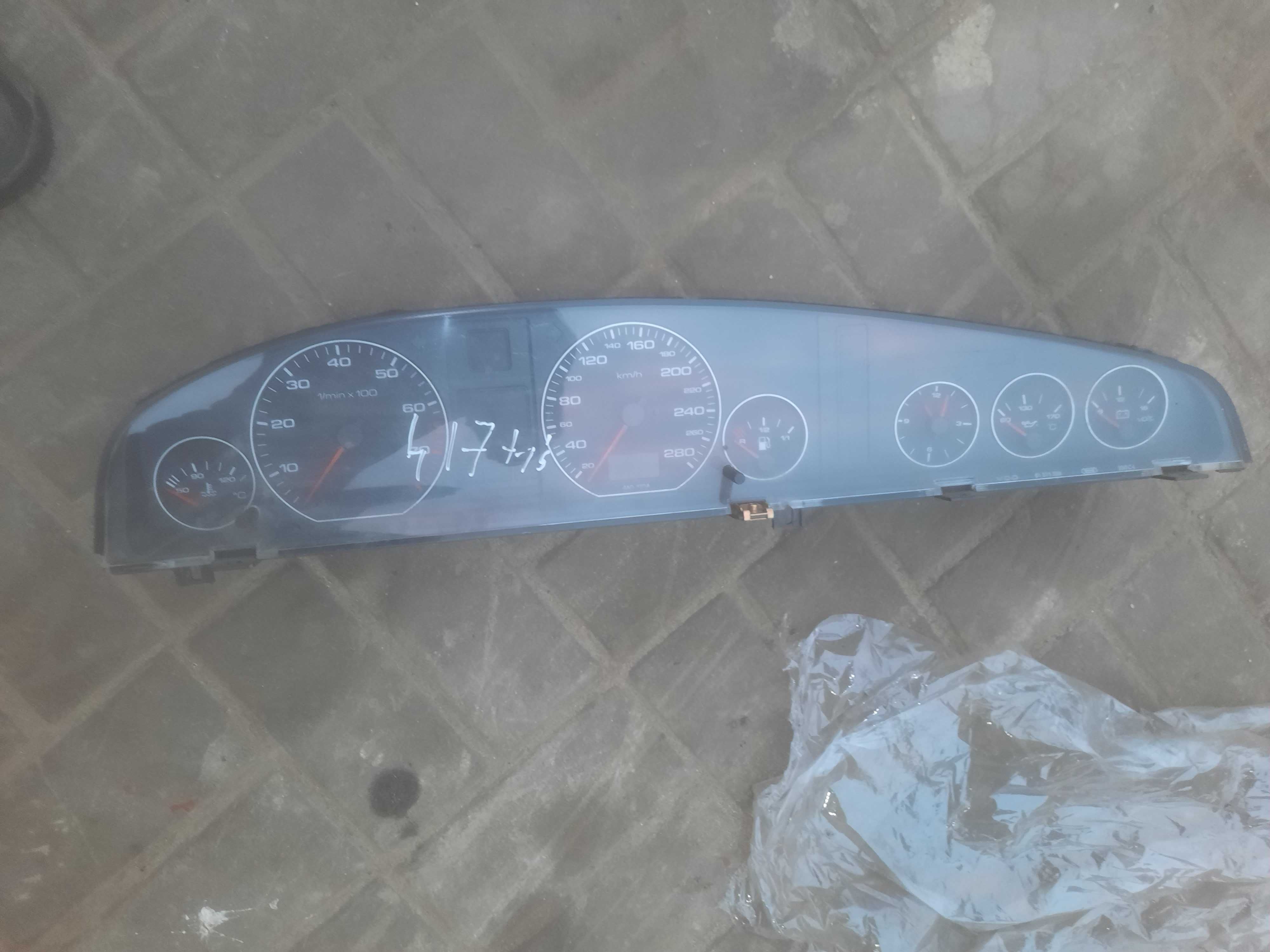 Licznik audi A6 C4 2.6B