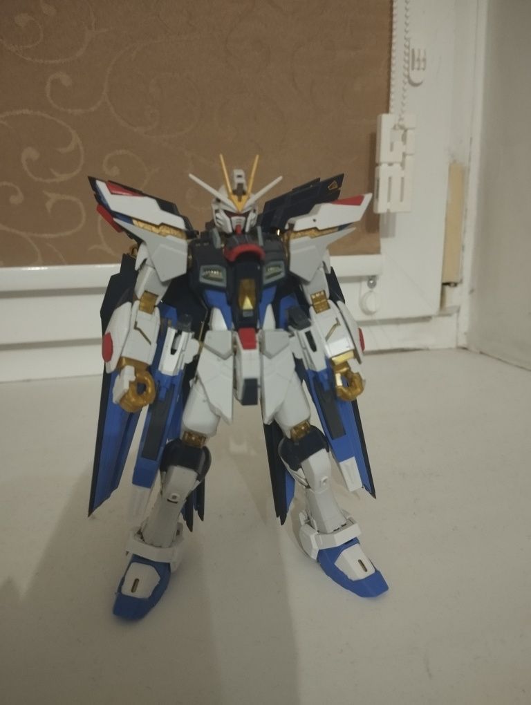 RG Gundam Strike freedom масштабом 1/144 + подставка