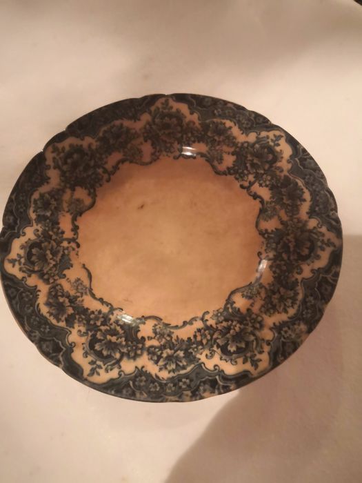 Prato raro muito antigo impecável.