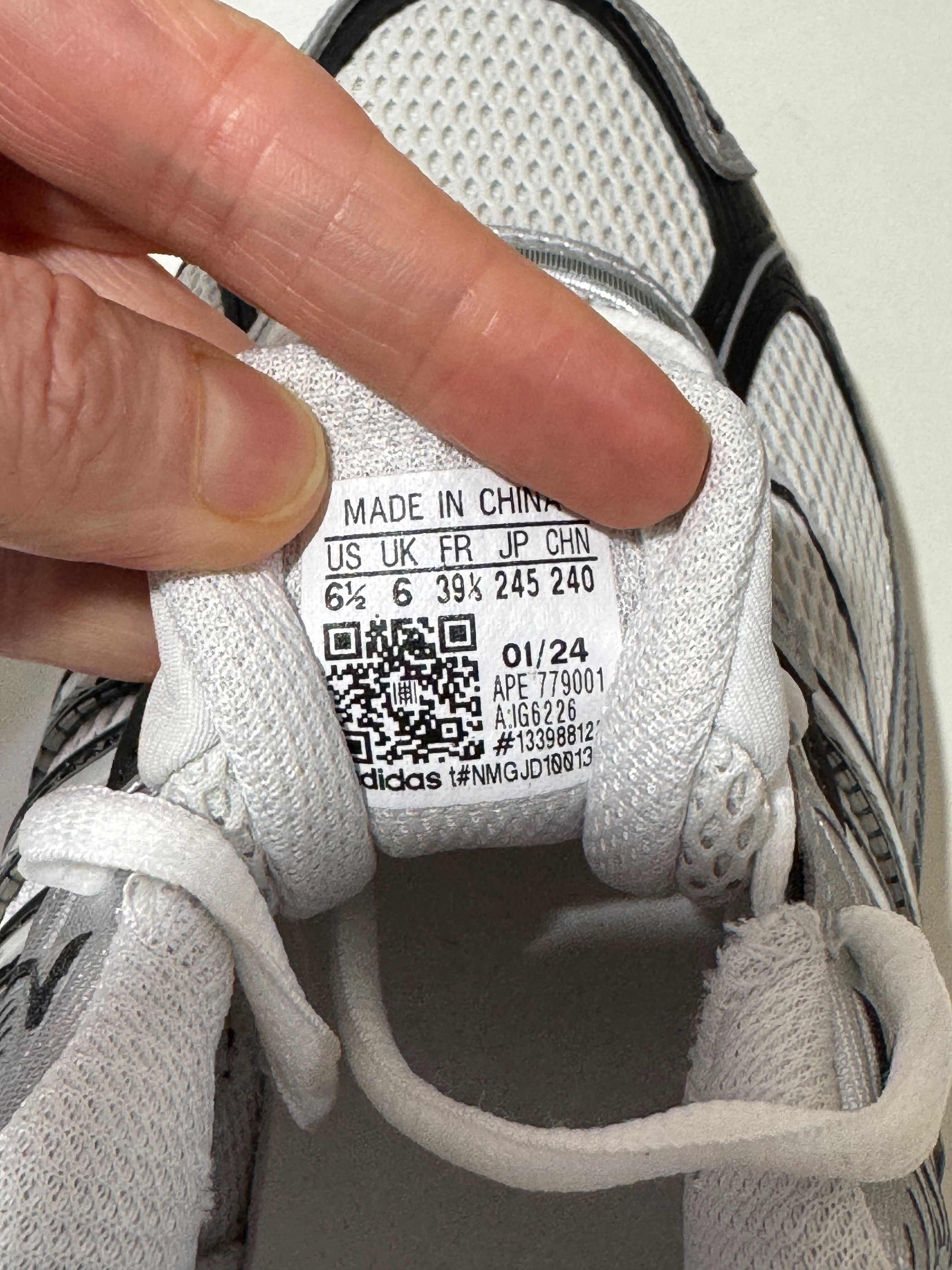 Кросівки Adidas Response CL IG6226, 39.5р.