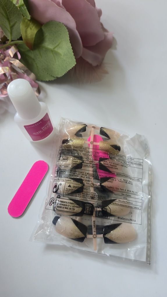 Zestaw Sztucznych Paznokci Czarno Złoty Manicure