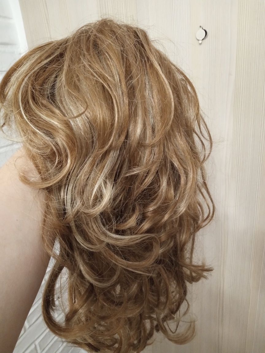 Peruka włosy cieniowane długie z grzywka