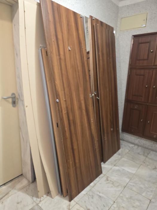 Roupeiro madeira, duas portas