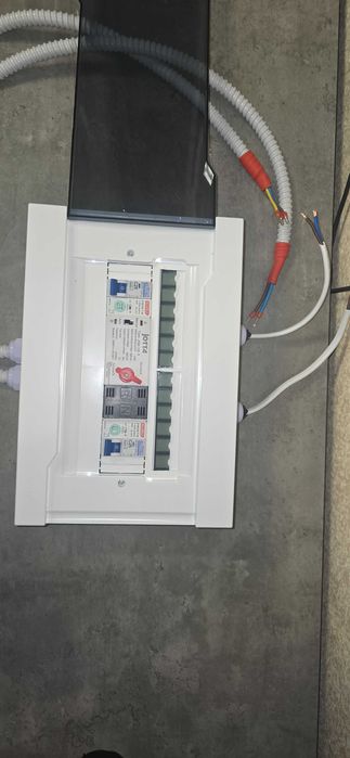 Щит подключения гибридного инвертора в сеть (с АВР)