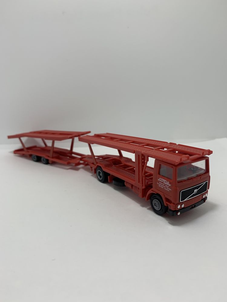 Volvo F10 da Herpa escala 1/87