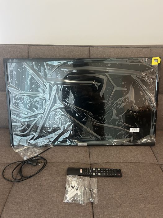 SMART TV TCL  32 polegadas com suporte parede